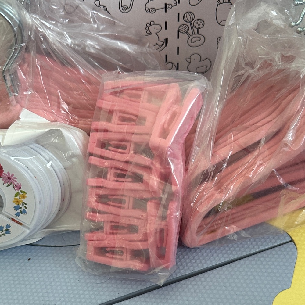 Pink Velvet Hangers Set - Picture 3 of 5